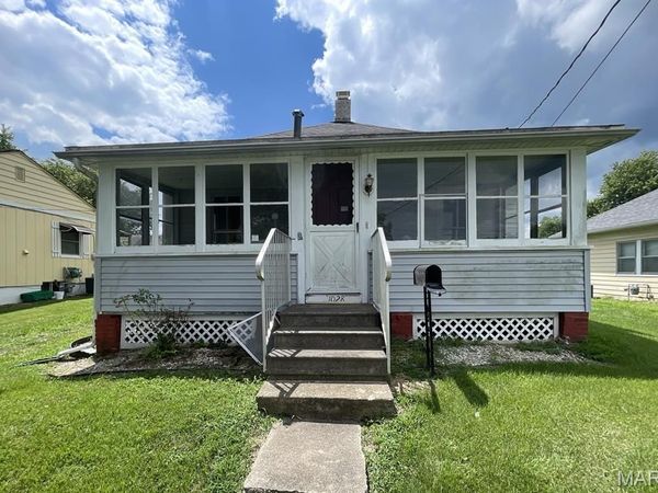 1028 Bell Place , Hillsboro, IL 62049