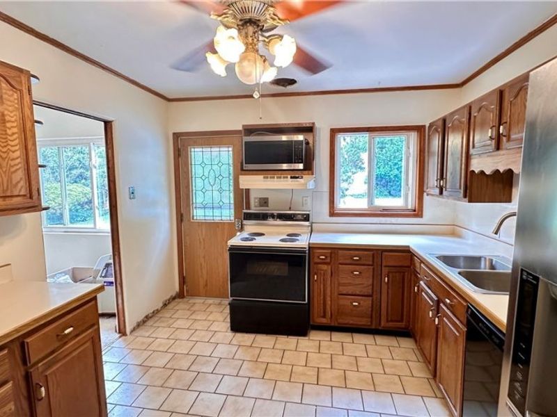 27390 Markbarry Avenue, Euclid, OH 44132 Photo 9