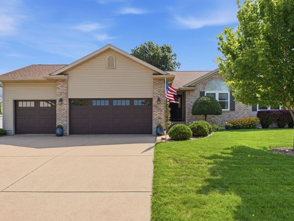 4755 SPRING, Davenport, IA 52807