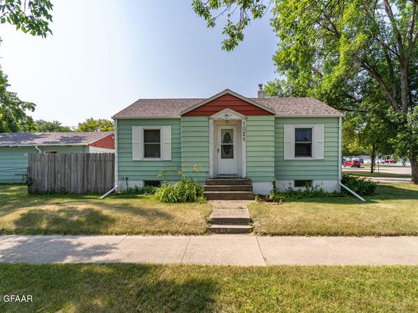 1021 7TH Avenue S, Grand Forks, ND 58201