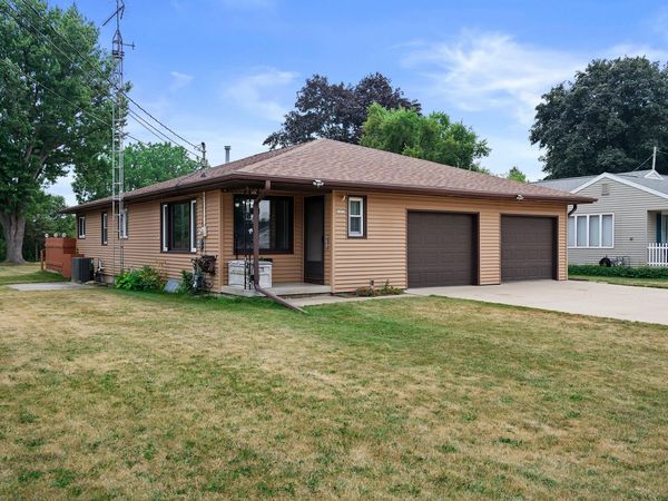 1607 NEENAH St, Watertown, WI 53094