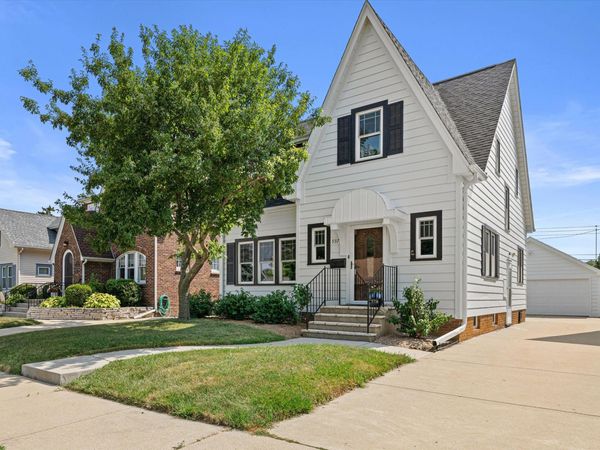 937 Lathrop Ave, Racine, WI 53405