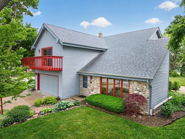 6028 Quaker Hill Rd, Mount Pleasant, WI 53406