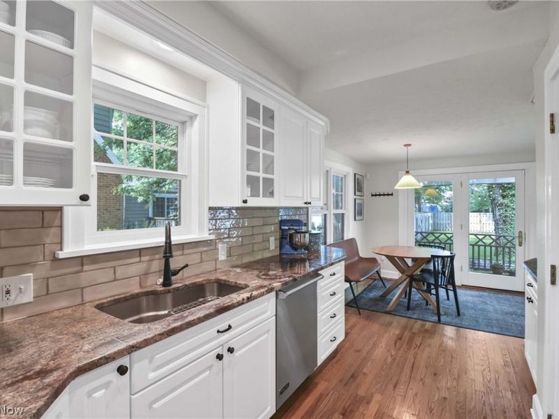 348 Lake Forest Drive, Bay Village, OH 44140 Photo 3