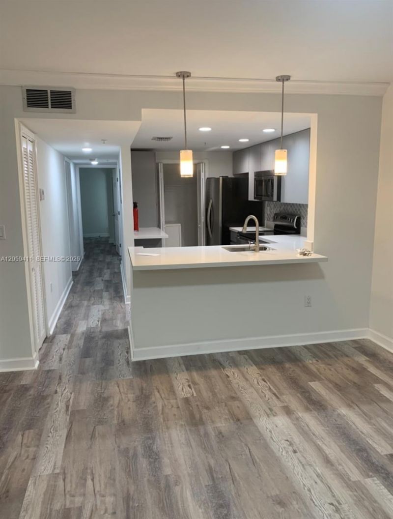 323 Navarre Ave, Unit 203, Coral Gables, FL 33134 Photo