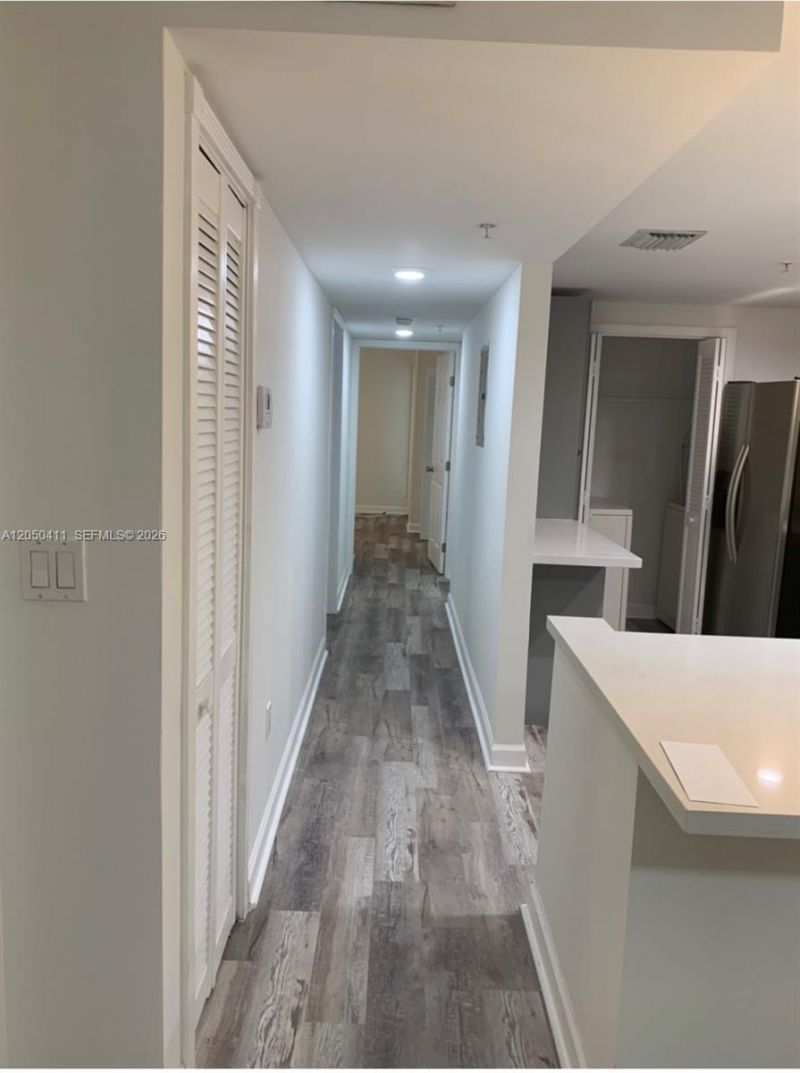 323 Navarre Ave, Unit 203, Coral Gables, FL 33134 Photo