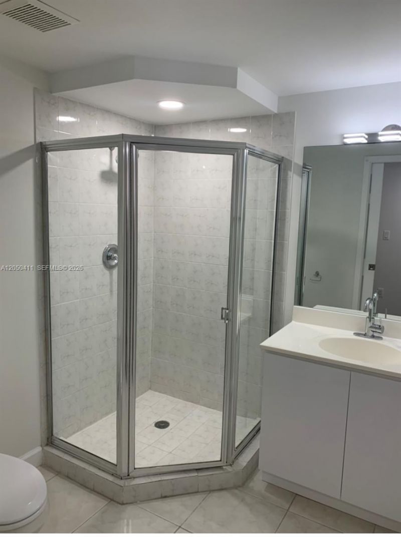 323 Navarre Ave, Unit 203, Coral Gables, FL 33134 Photo