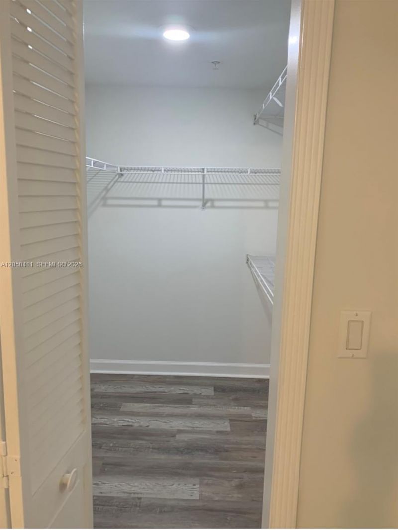323 Navarre Ave, Unit 203, Coral Gables, FL 33134 Photo