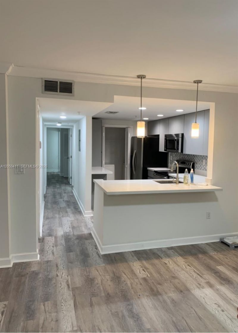 323 Navarre Ave, Unit 203, Coral Gables, FL 33134 Photo