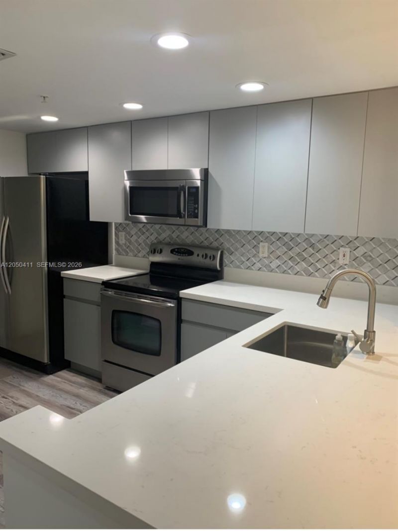 323 Navarre Ave, Unit 203, Coral Gables, FL 33134 Photo