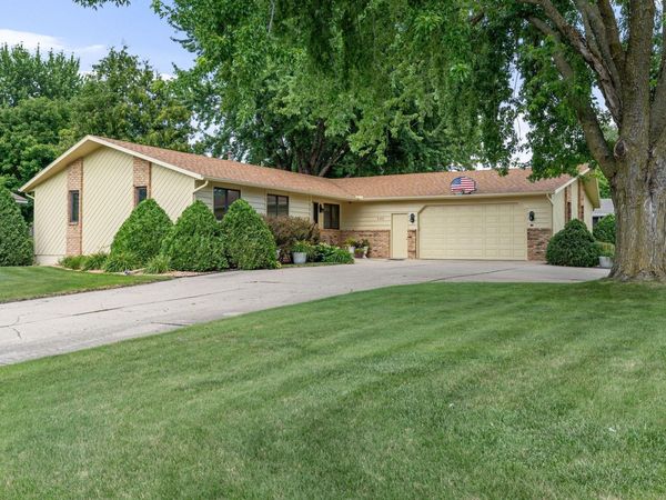 545 Crestview Lane, Owatonna, MN 55060