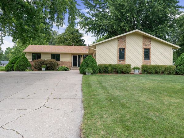 545 Crestview Lane , Owatonna, MN 55060