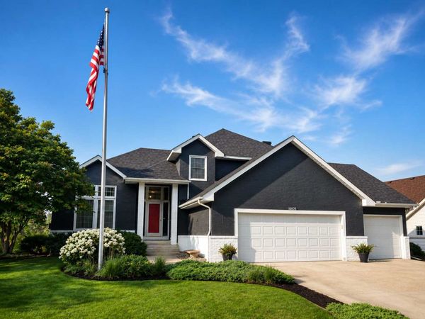 10575 52nd Avenue N, Plymouth, MN 55442