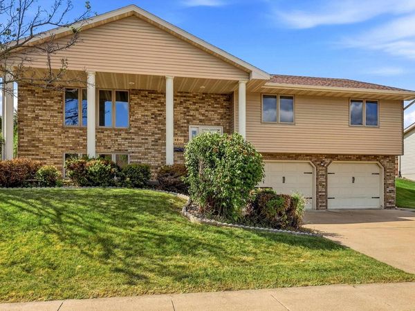4841 Camelot Drive, Dubuque, IA 52002