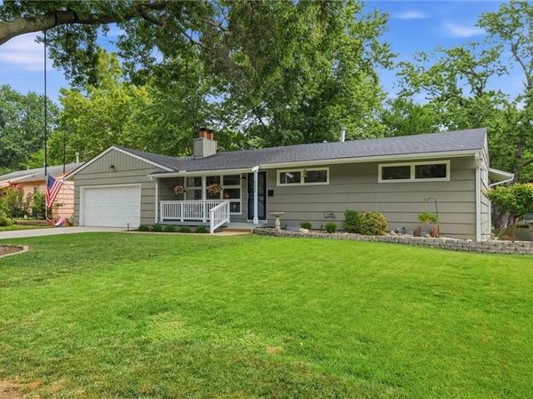 8025 Maple Street, Prairie Village, KS 66208