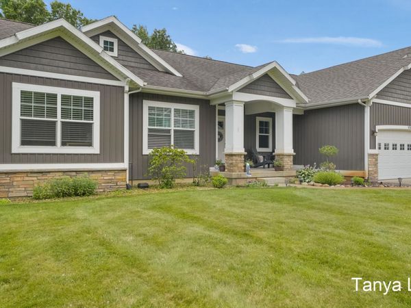 9266 Trafalgar Drive SE, Alto, MI 49302