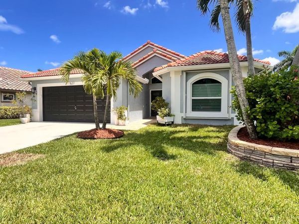 1627 Oak Berry Circle, Wellington, FL 33414