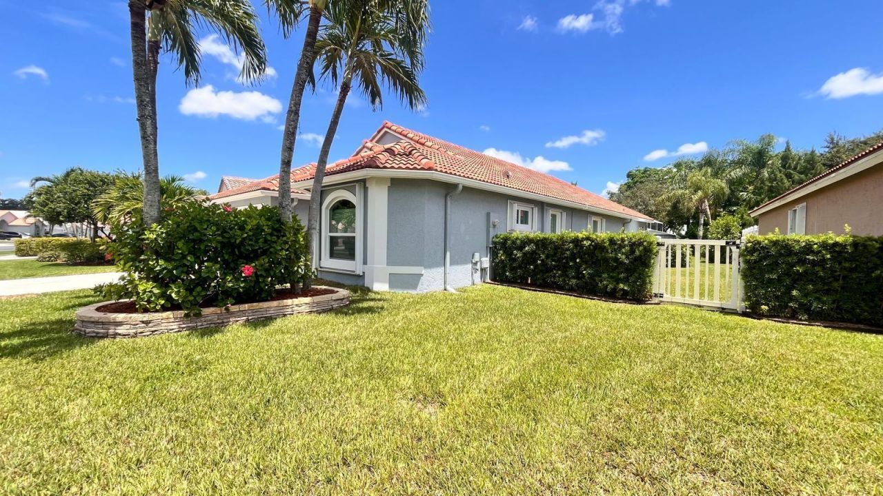 1627 Oak Berry Circle, Wellington, FL 33414 Photo