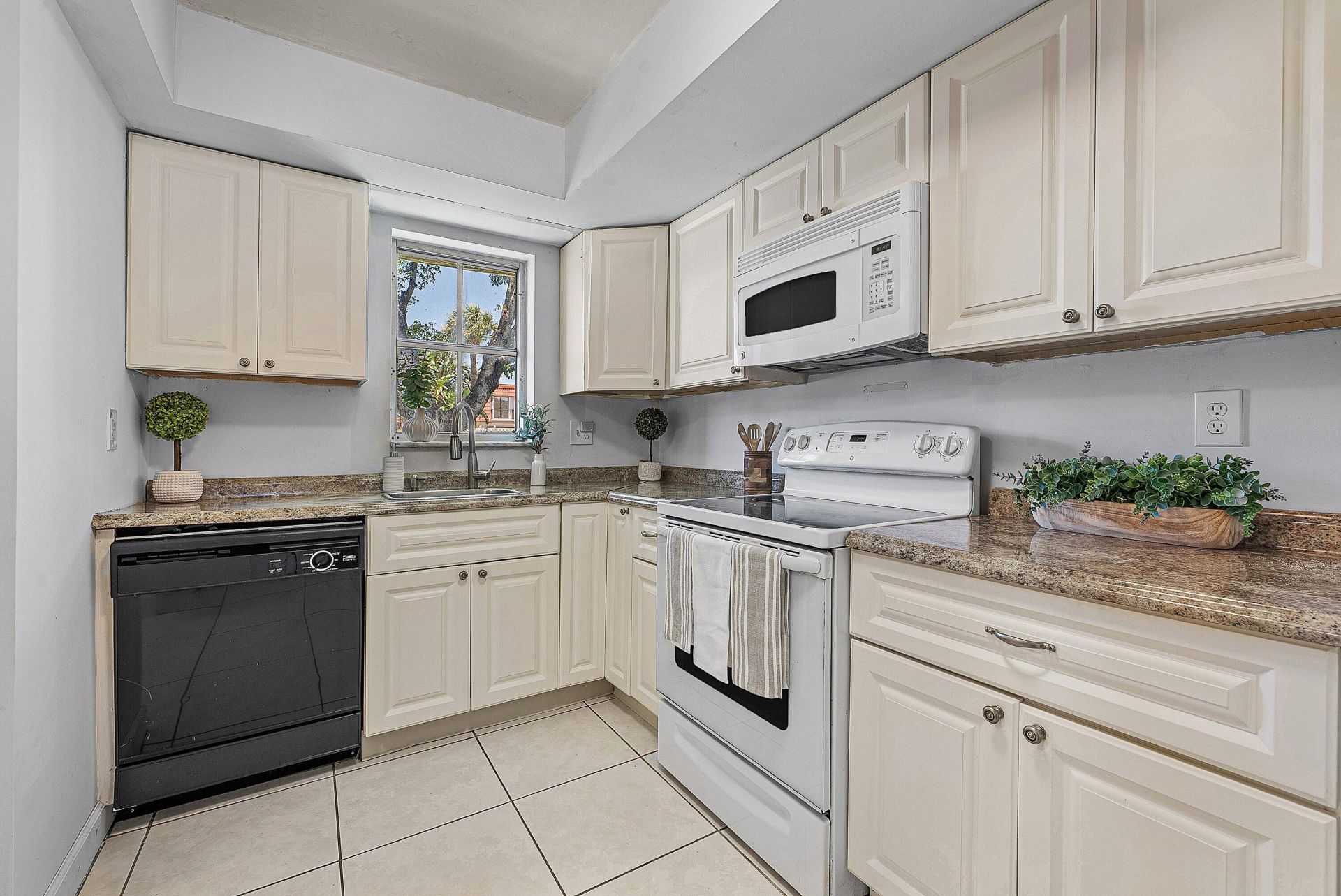 1440 SW 28th Avenue, Unit 10, Boynton Beach, FL 33426 Photo
