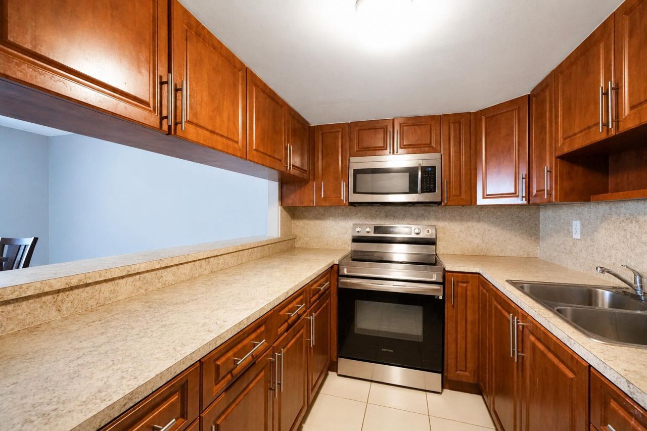 1067 W 43rd Place, Unit 68, Hialeah, FL 33012 Photo
