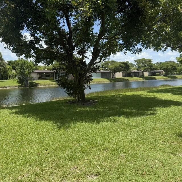 197 Lake Susan Lane, West Palm Beach, FL 33411 Photo