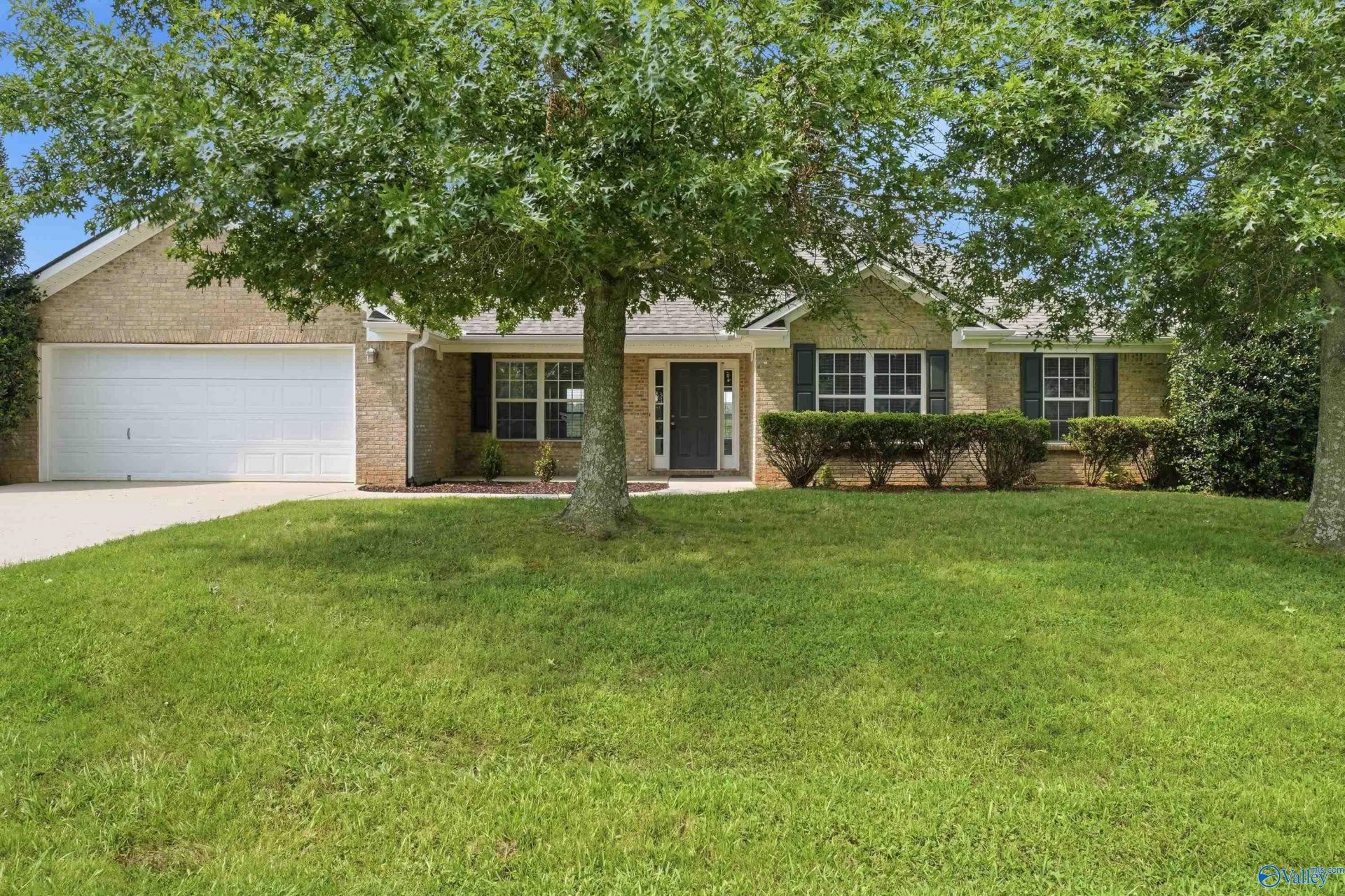 184 Oakcrest Road, Huntsville, AL 35811 Main Photo