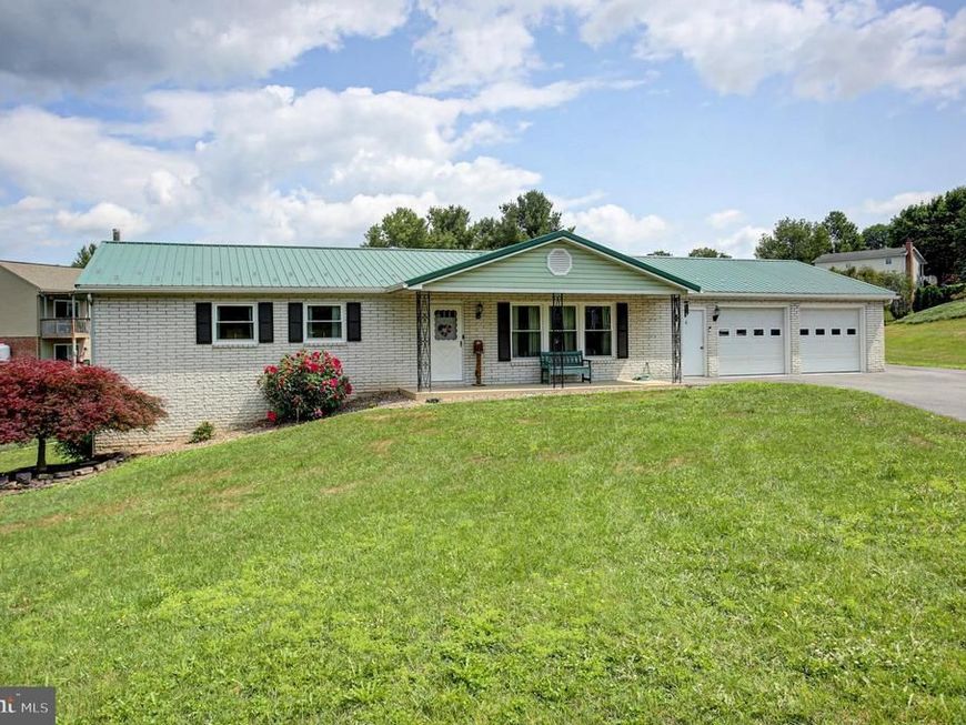 10 Surrey Court, Chambersburg, PA 17201 Main Photo