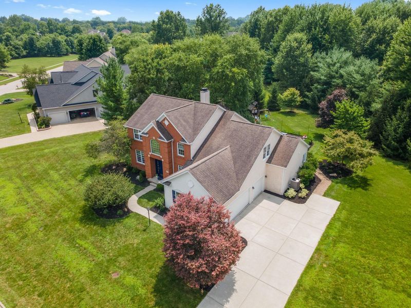 5792 Medallion Drive W, Westerville, OH 43082 Photo 3