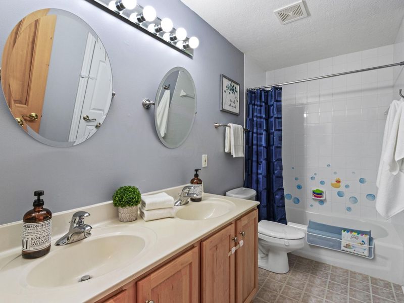 5792 Medallion Drive W, Westerville, OH 43082 Photo 37