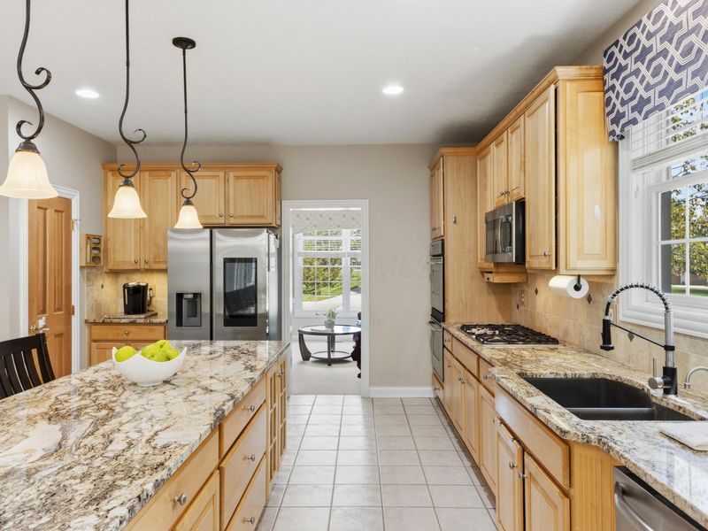 5792 Medallion Drive W, Westerville, OH 43082 Photo 8
