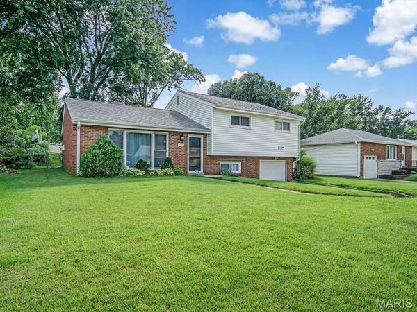 3608 Apple Orchard Lane , St Louis, MO 63125