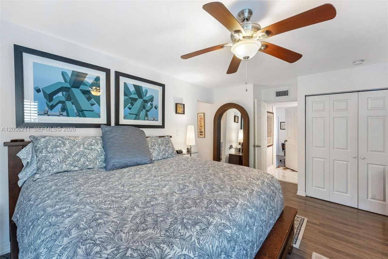 1017 NE 202nd Ln , Miami, FL 33179 Photo