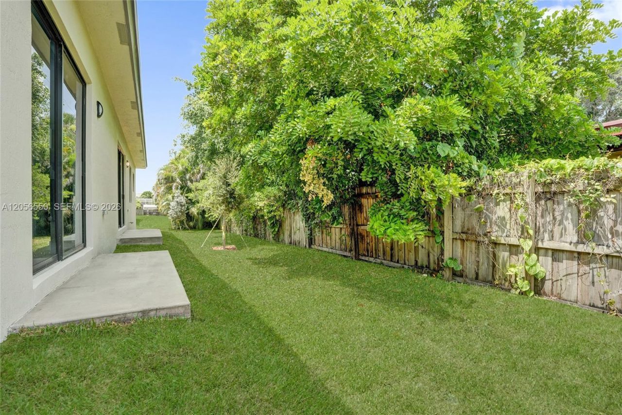 2445 SW 43rd Ter , Fort Lauderdale, FL 33317 Photo