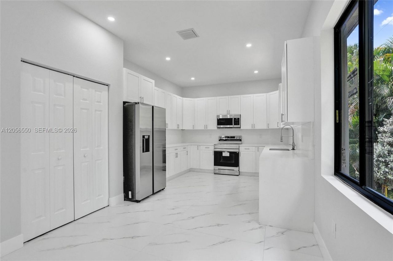 2445 SW 43rd Ter , Fort Lauderdale, FL 33317 Photo