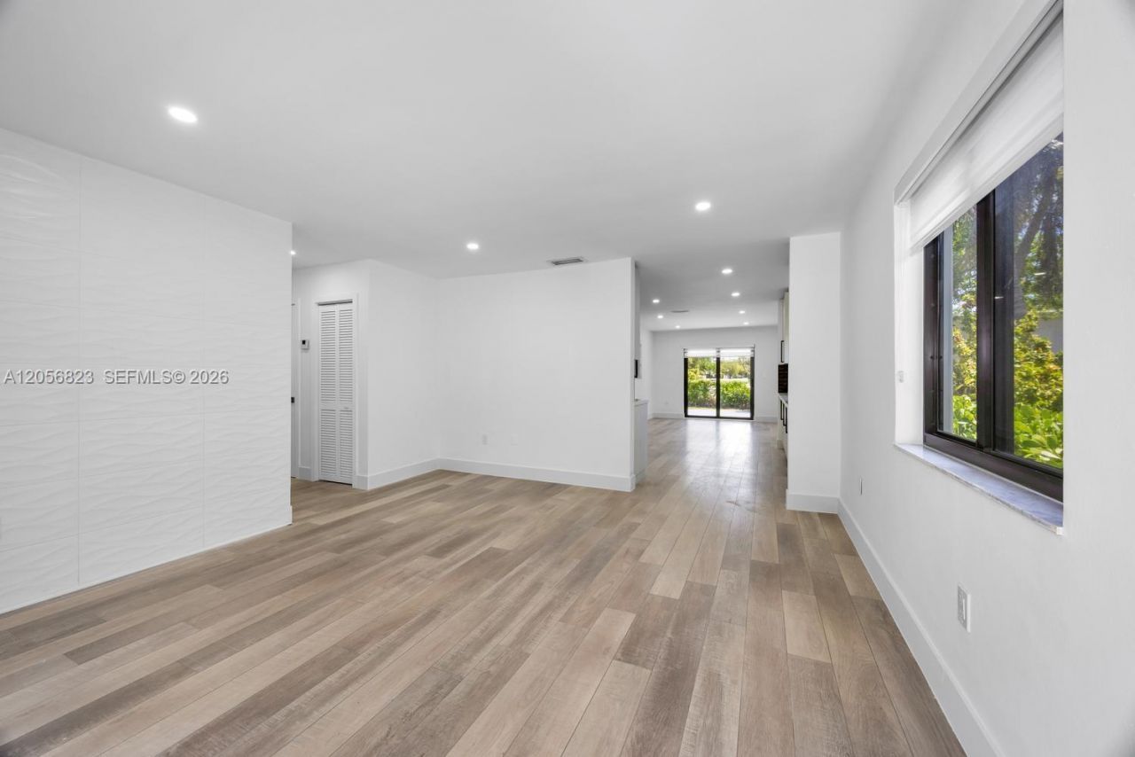 3052 SW 26th St, Unit 3052, Miami, FL 33133 Photo