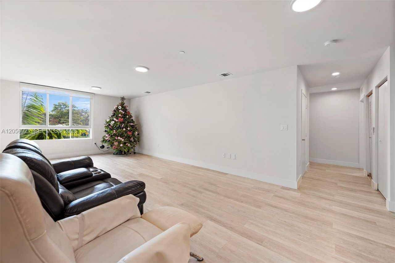 2505 NE 193rd St, Unit 4202, Miami, FL 33180 Photo