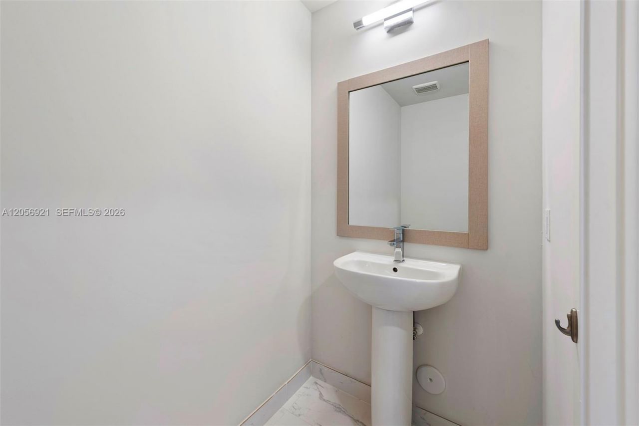 2505 NE 193rd St, Unit 4202, Miami, FL 33180 Photo