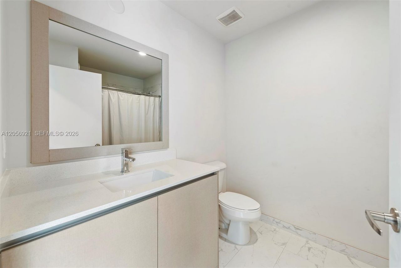 2505 NE 193rd St, Unit 4202, Miami, FL 33180 Photo