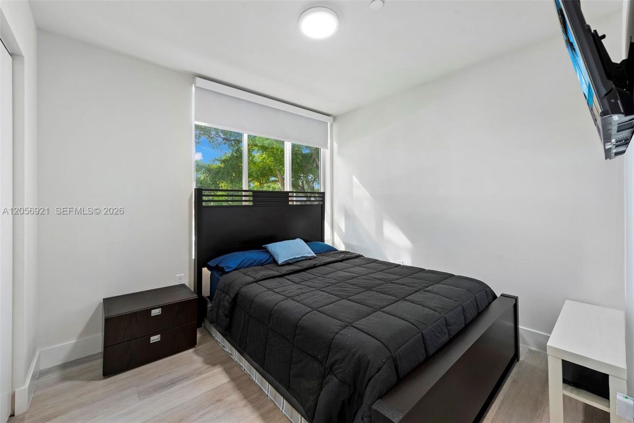 2505 NE 193rd St, Unit 4202, Miami, FL 33180 Photo