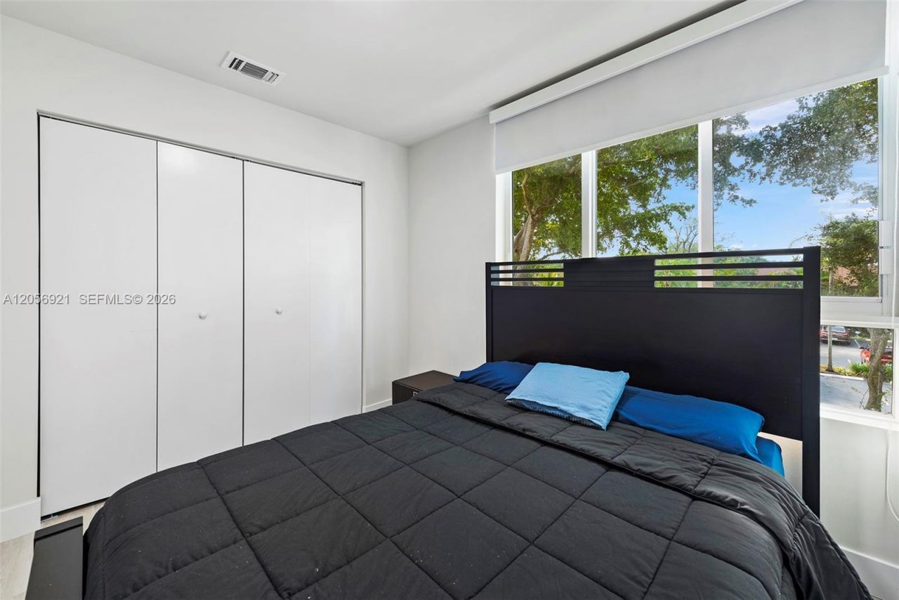 2505 NE 193rd St, Unit 4202, Miami, FL 33180 Photo