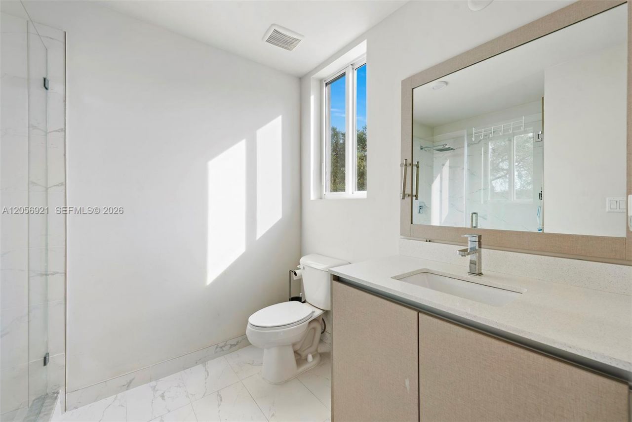 2505 NE 193rd St, Unit 4202, Miami, FL 33180 Photo