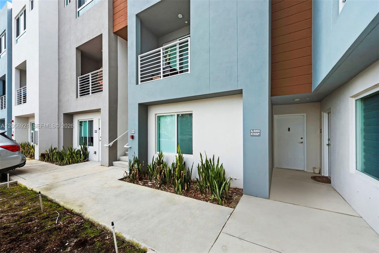 2505 NE 193rd St, Unit 4202, Miami, FL 33180 Photo