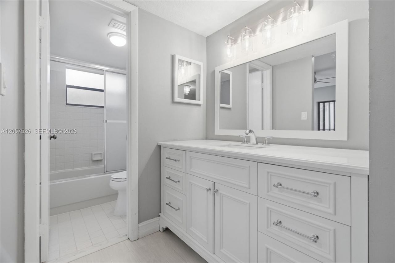 11444 NW 10th St , Unit 11444, Pembroke Pines, FL 33026 Photo