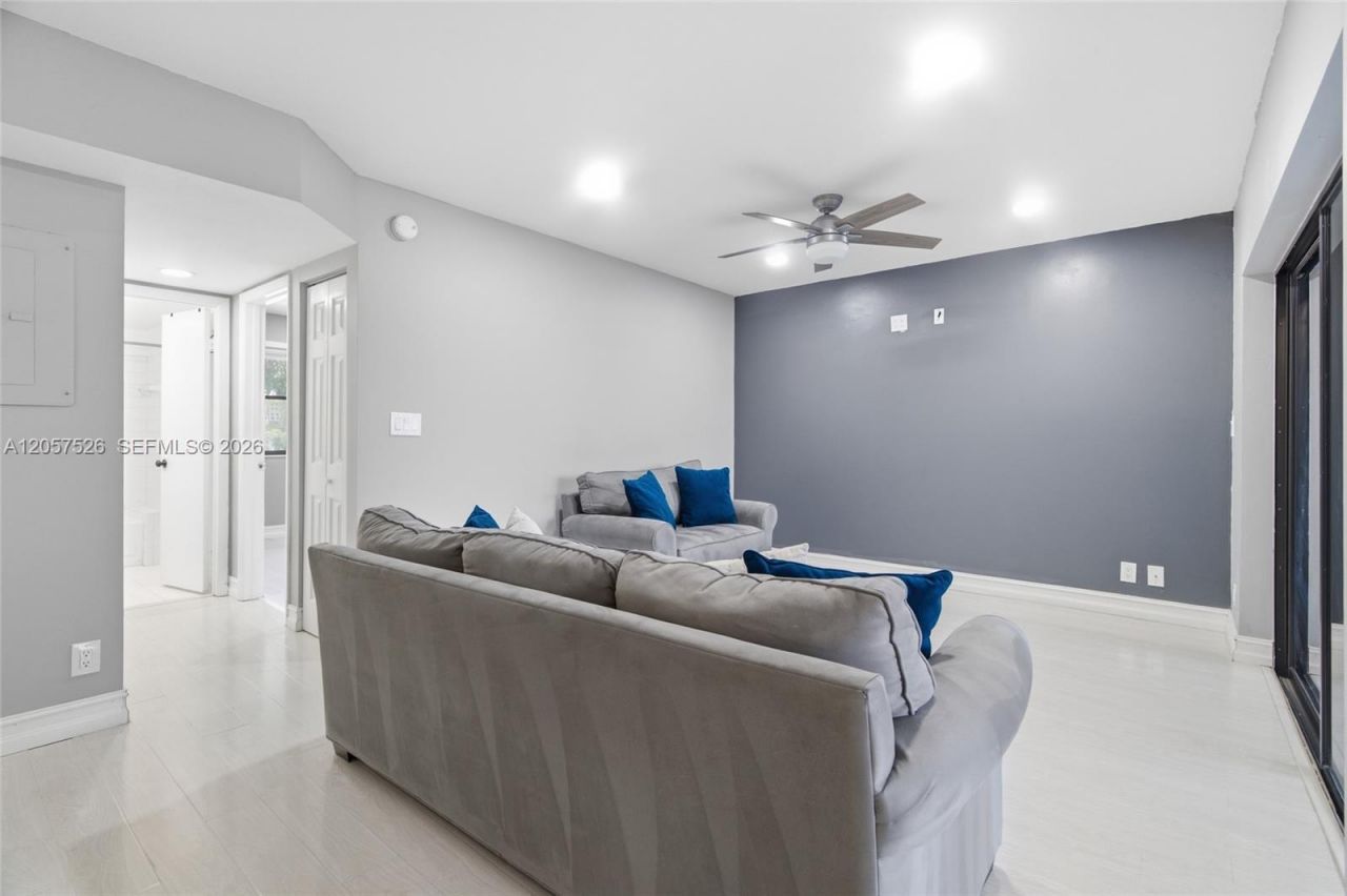 11444 NW 10th St , Unit 11444, Pembroke Pines, FL 33026 Photo
