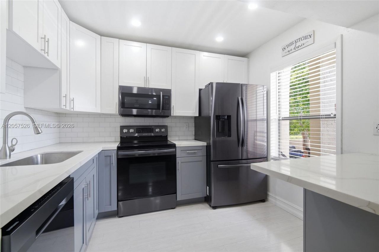 11444 NW 10th St , Unit 11444, Pembroke Pines, FL 33026 Photo