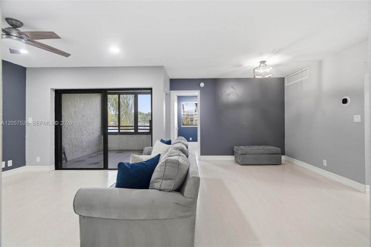 11444 NW 10th St , Unit 11444, Pembroke Pines, FL 33026 Photo