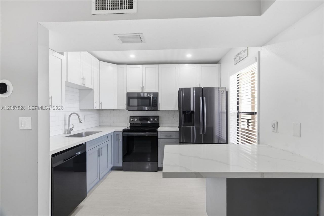 11444 NW 10th St , Unit 11444, Pembroke Pines, FL 33026 Photo