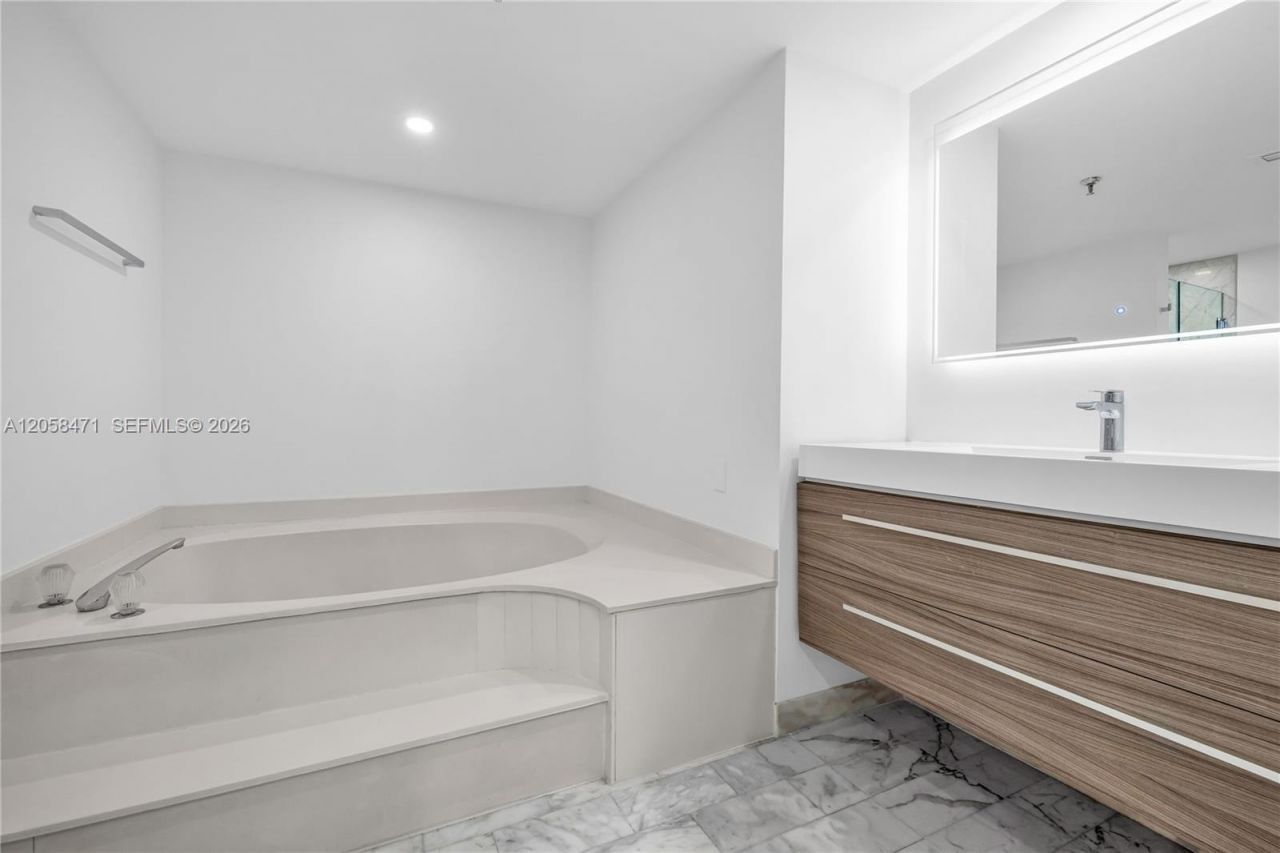 9 Island Ave, Unit 814, Miami Beach, FL 33139 Photo