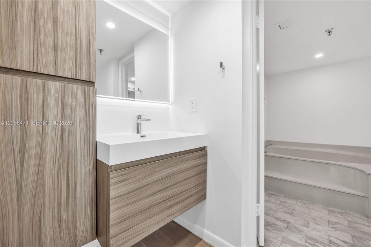 9 Island Ave, Unit 814, Miami Beach, FL 33139 Photo