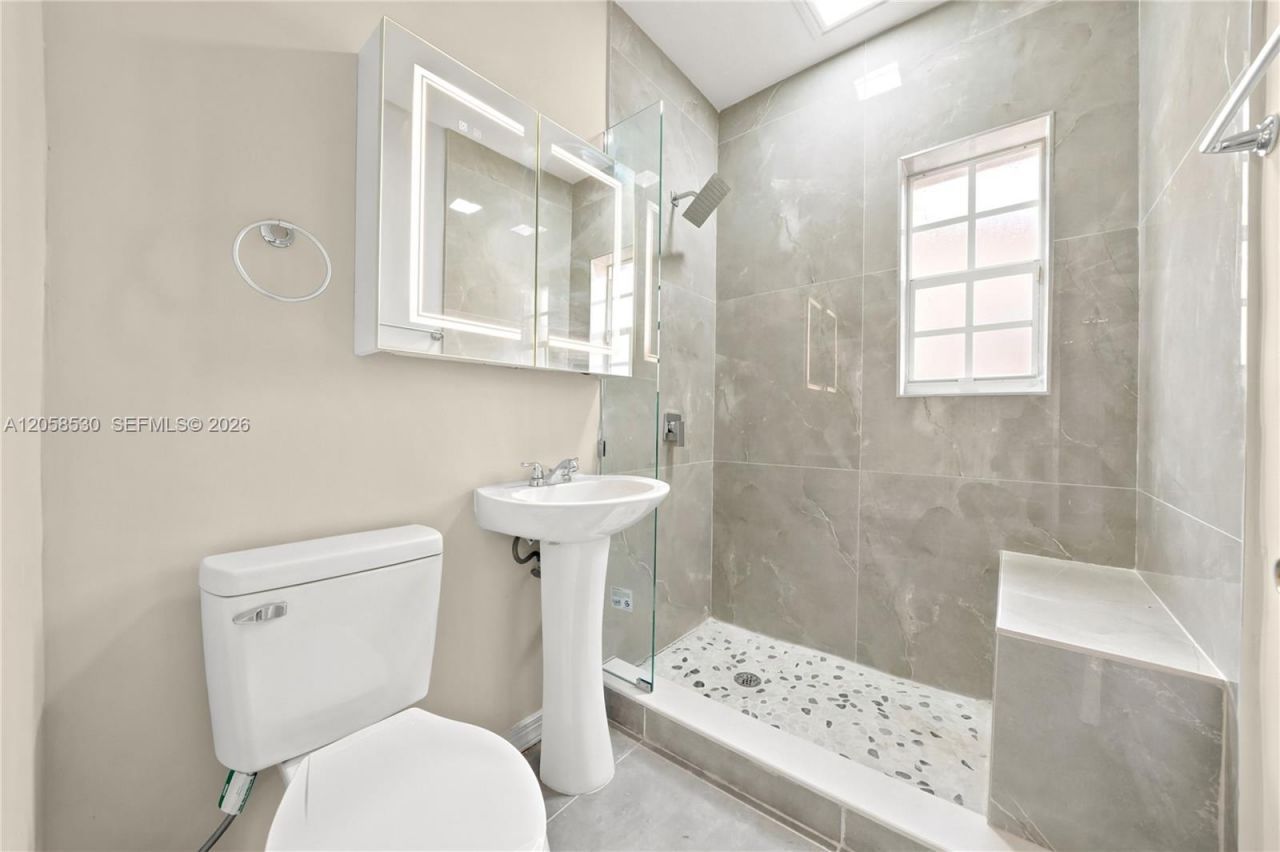 2301 Tequesta Ln, Unit 2301, Miami, FL 33133 Photo